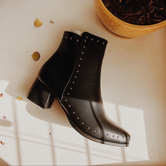 Shoes - ✨Sz: 6 LEFT✨Penelope | Black Ankle Booties